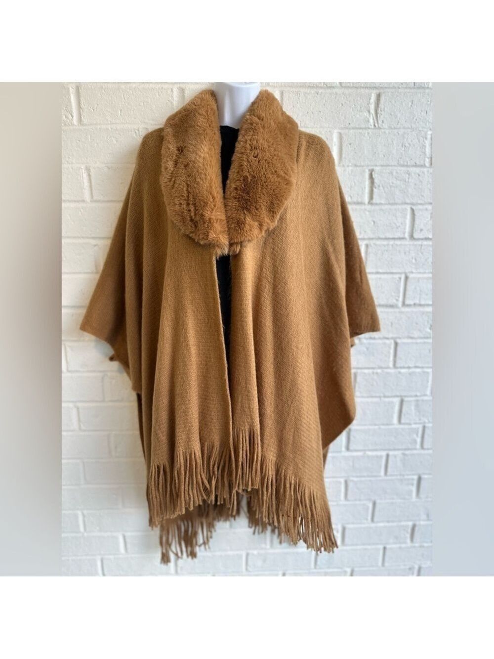Vince Camuto Faux Fur Collar Camel color Cape/Poncho, 5” Fringe on Lower Hem - Picture 12 of 16